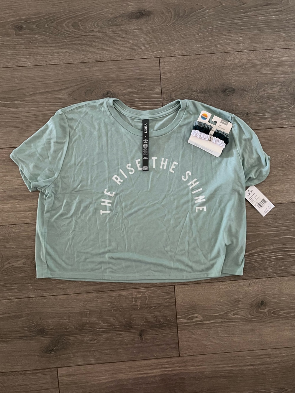 NWT Vuori Rose and Shine Green Cropped Graphic Tee & Scrunchie Set Sizes M & XL